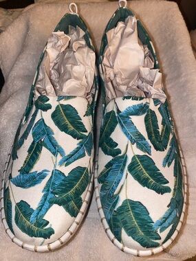 Clarks Cloudsteppers Espadrilles in fun green leaf print